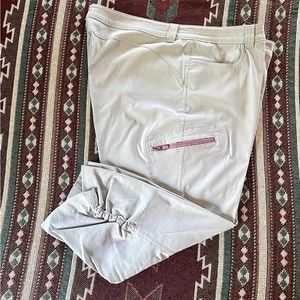 Eddie Bauer Horizon Capri in Light Gray with Pink Zippered Pockets,  size 16